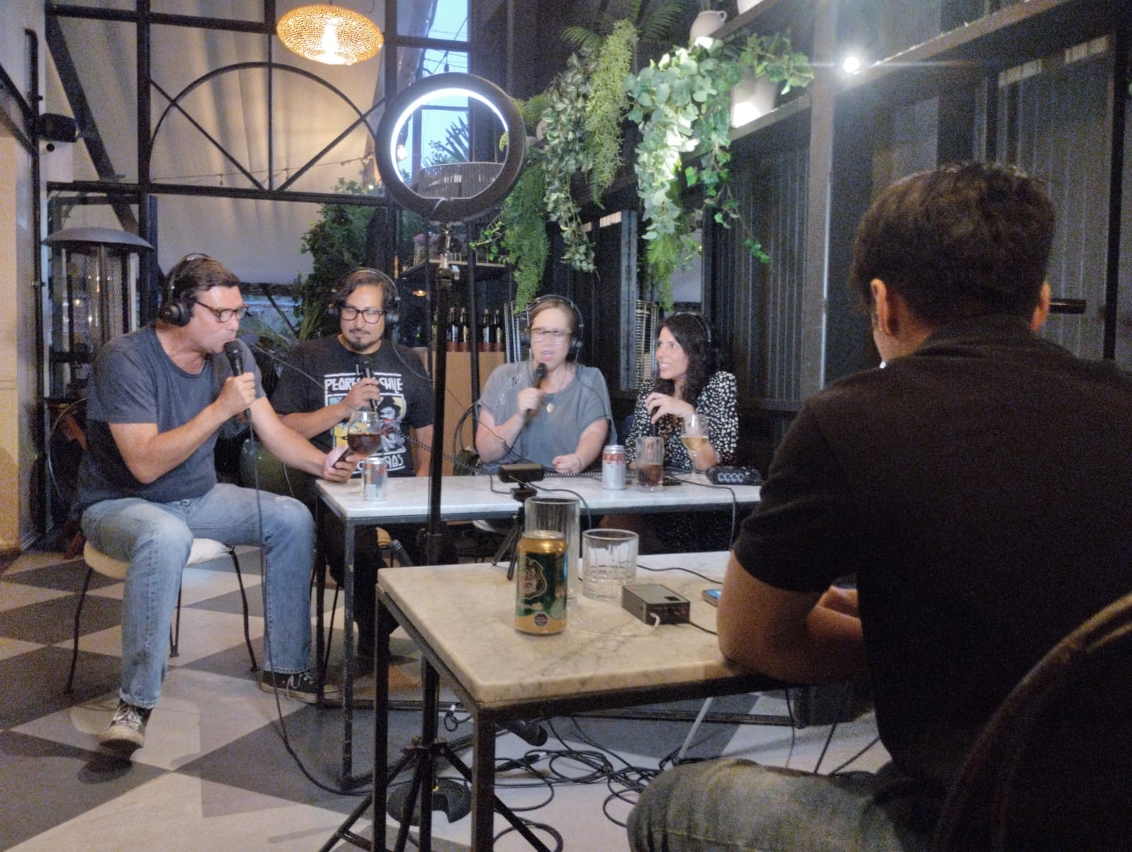 Edson Valdivia en Radio La Clave conversando sobre Tour Nocturno, cultura, patrimonio y experiencias paranormales en Santiago