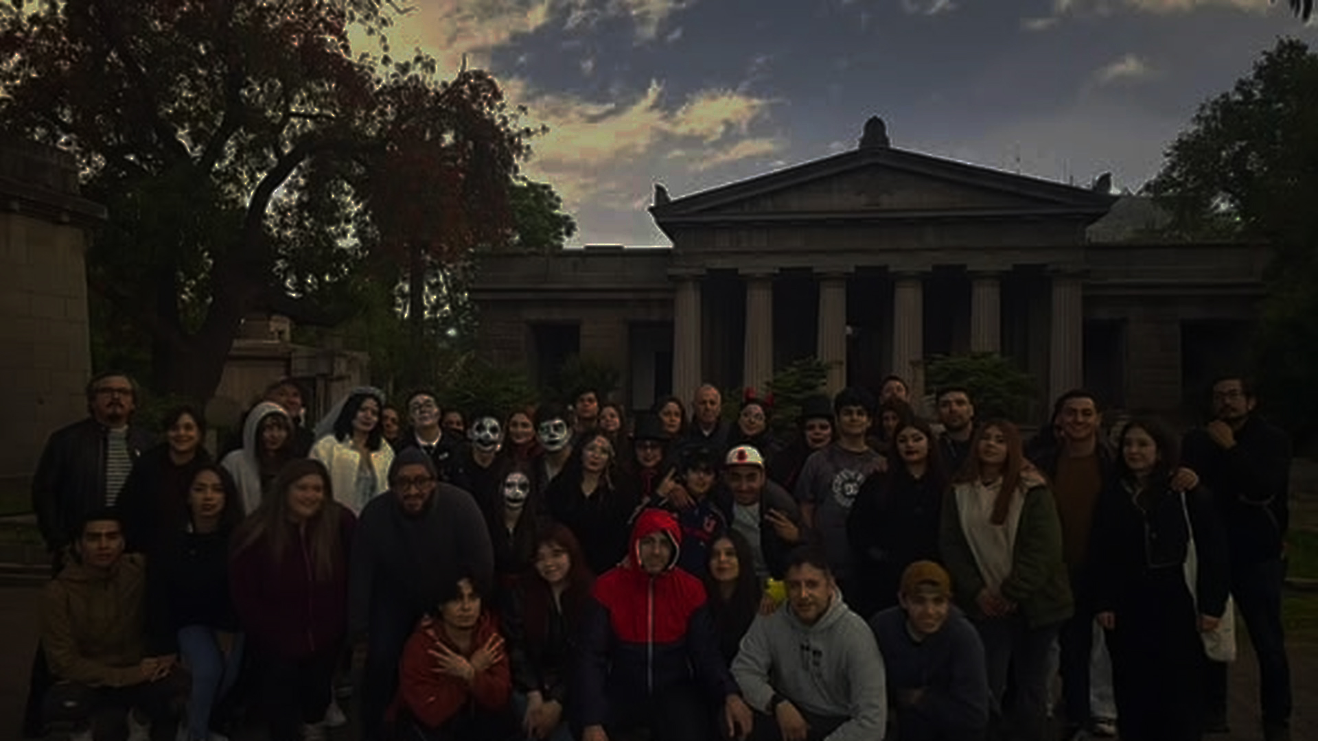 Tours patrimoniales y experiencias nocturnas en Santiago con TourNocturno.cl